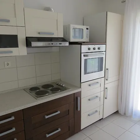 Lovric - 30 Meters To The Beach Apartment *