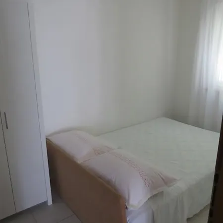Apartment Lovric - 30 Meters To The Beach Trogir