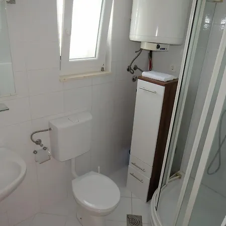 Lovric - 30 Meters To The Beach Apartment Trogir