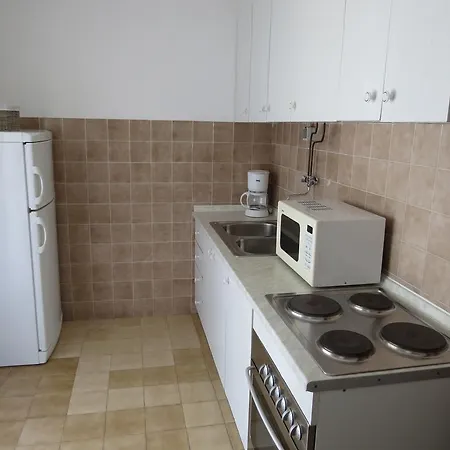 Lovric - 30 Meters To The Beach Apartment Trogir