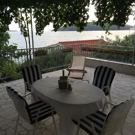 Apartment Lovric - 30 Meters To The Beach Trogir